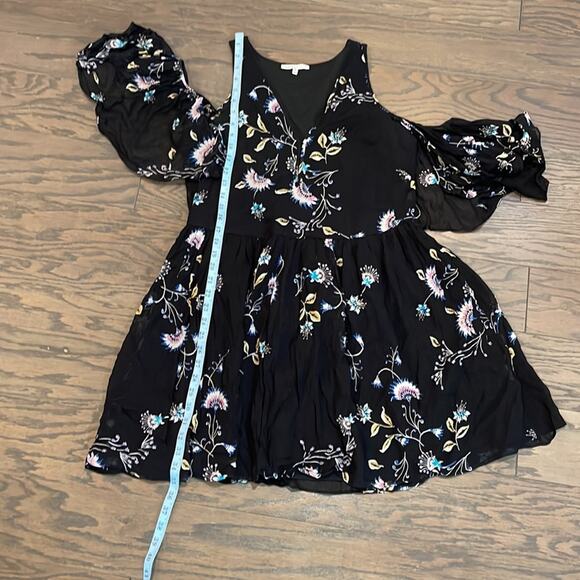 Rebecca Minkoff Robbie Cold Shoulder Dress in Tropical Vine Size Medium - Picture 10 of 12